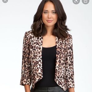 Bebe 3/4 sleeve leopard print blazer 🤎🖤